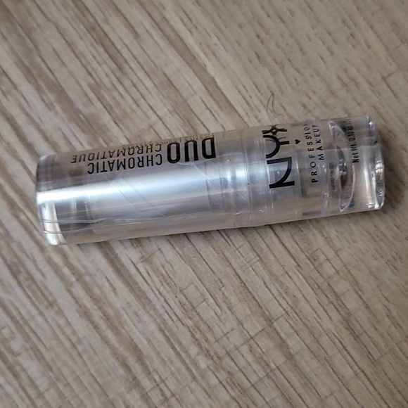 NYX Chill Chill DUO Chromatic Lipstick 5/$13 DCLS02 Bundle Save - Picture 1 of 13